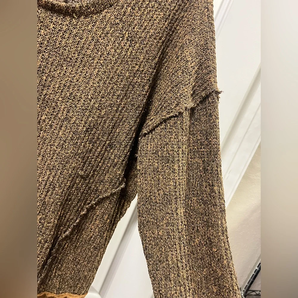 Size XL- BUCKLE Pieced Raw Edge Pullover sweater/ cute!